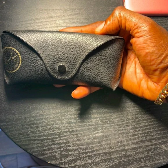 Ray ban aviator kinda new,  worn like twice …. It’s authentic 💯 - Picture 6 of 6